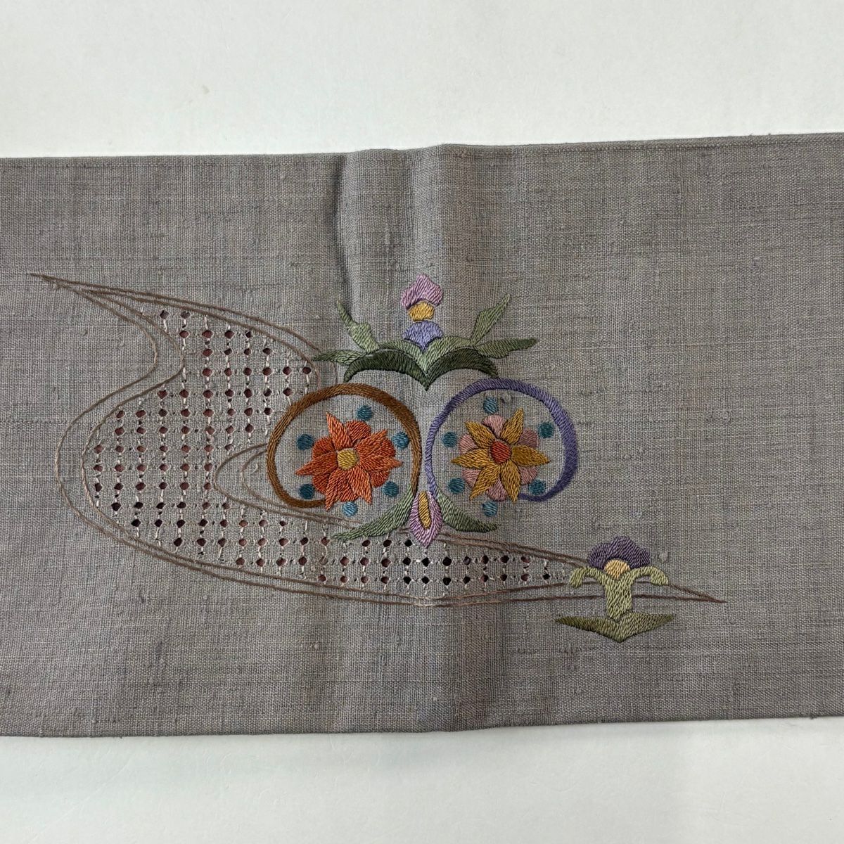 【美品】名古屋帶 優品級 紬織織 草花紋紋 流水刺繡 灰茶 純蠶絲