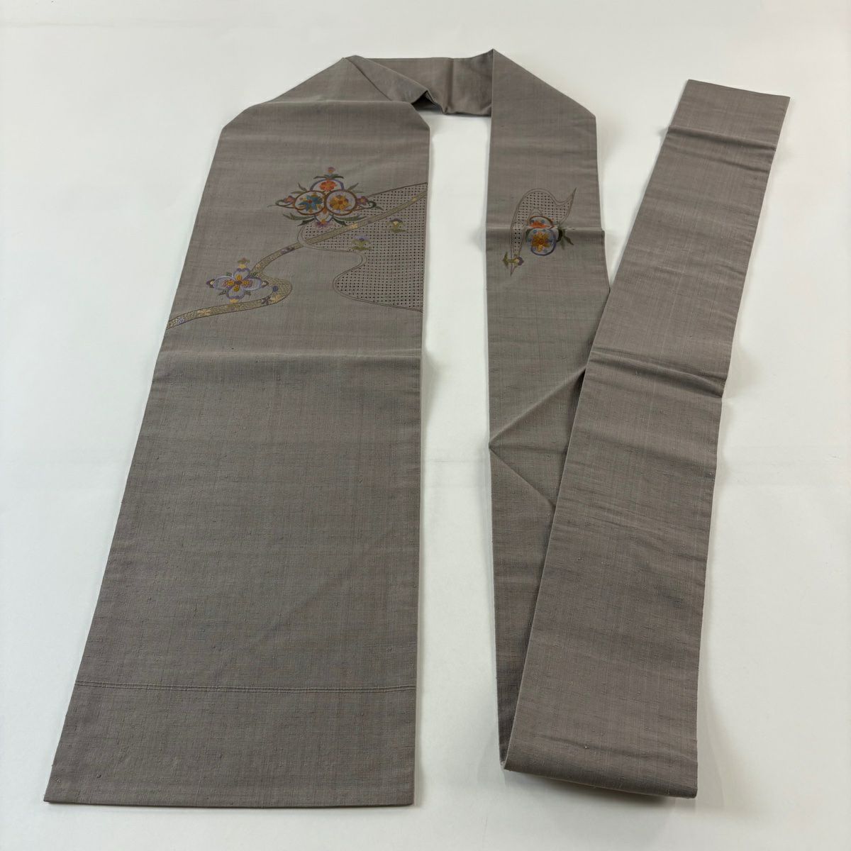 【美品】名古屋帶 優品級 紬織織 草花紋紋 流水刺繡 灰茶 純蠶絲