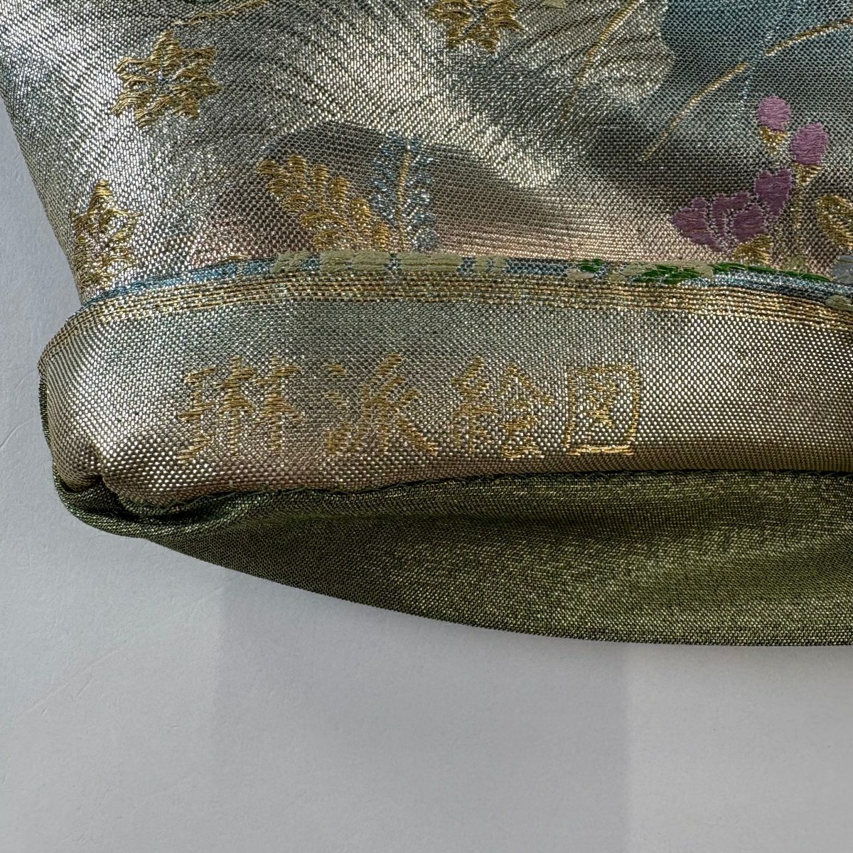 【美品】 袋帶 秀品級 琳派畫圖 寿松樹秋草紋 波 刺繡 金線 灰綠 六通 純蠶絲