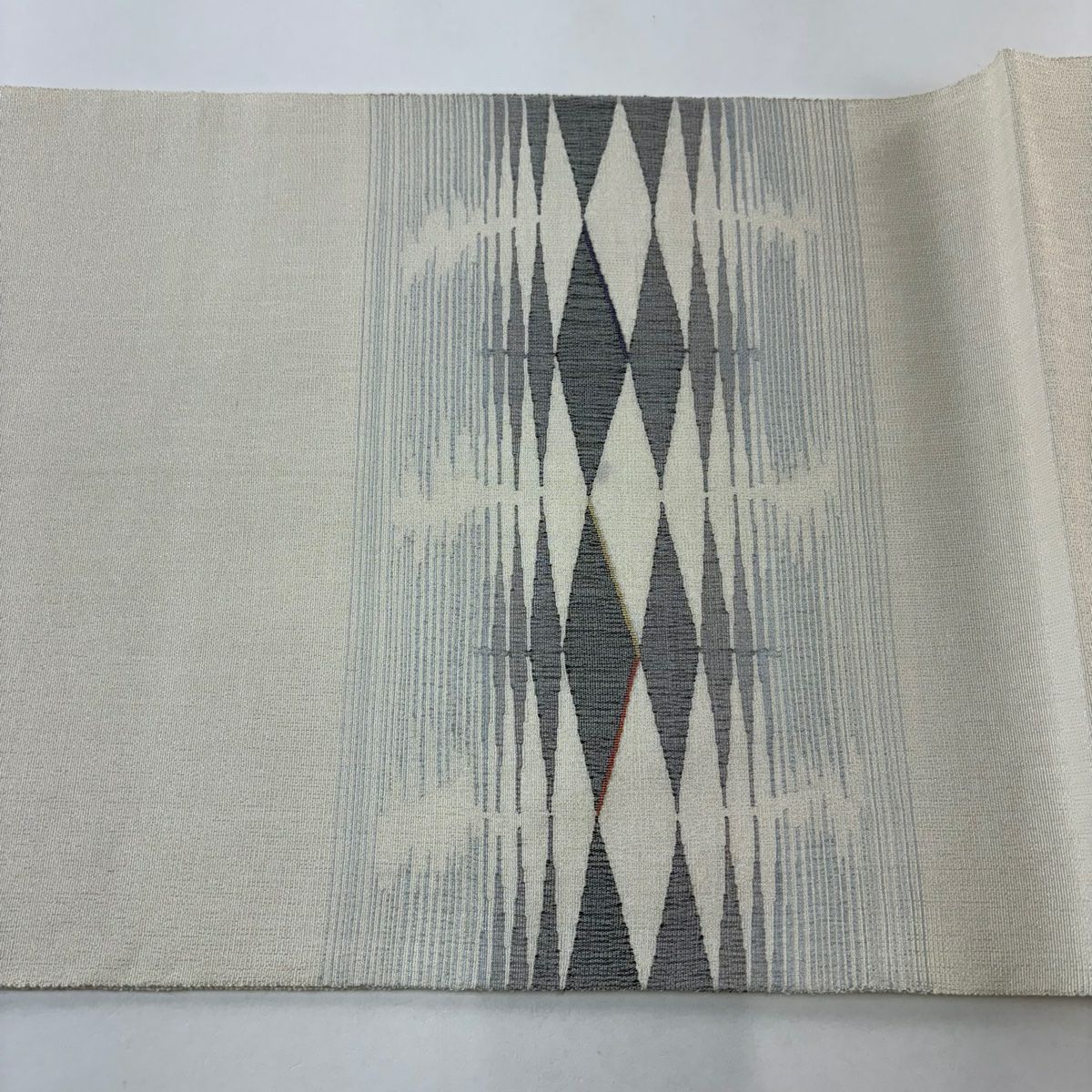 【美品】 袋帶 秀品級 菱形 銀線 奶油色 大鼓圖案 純蠶絲