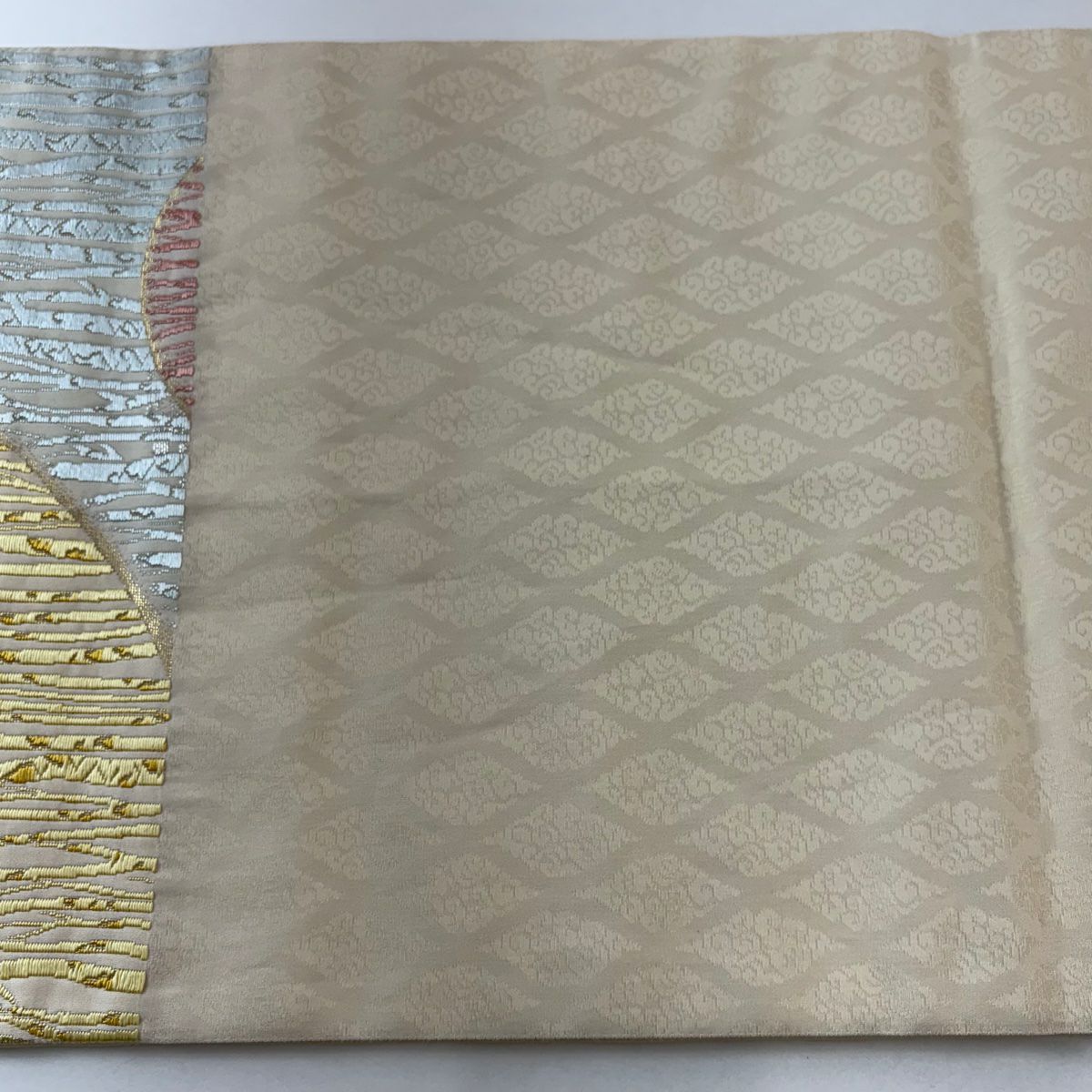 【美品】 袋帶 秀品級 鈴乃屋 山並 樹木 刺繡 金銀彩 米色 六通 純蠶絲