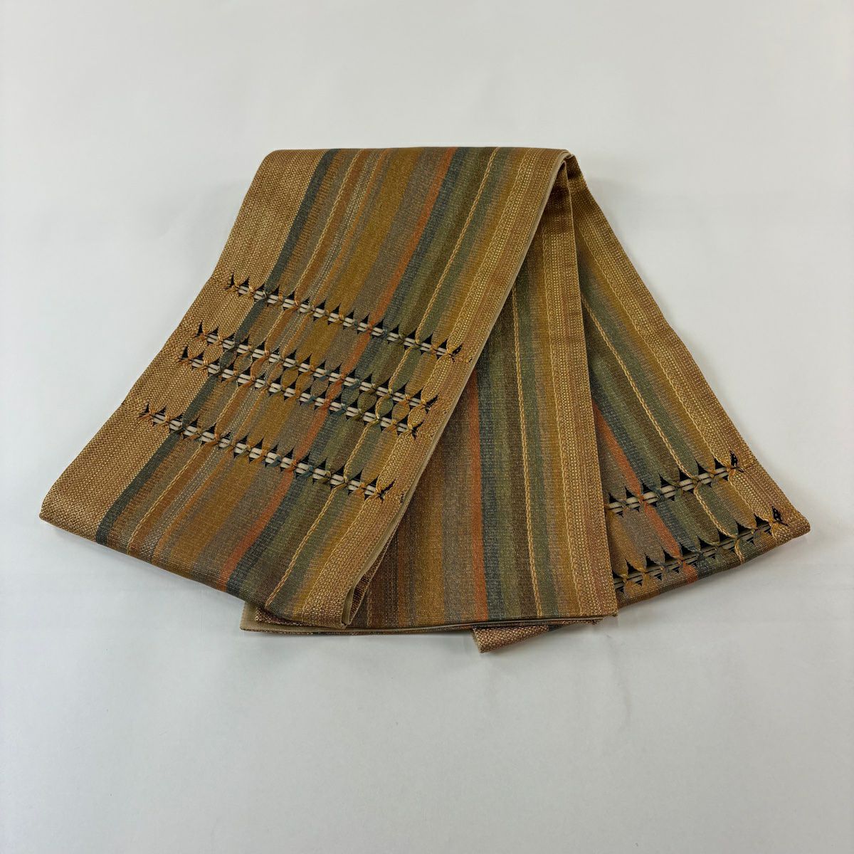 【美品】 袋帶 秀品級 縞 幾何學 金絲 山吹茶 紅太鼓圖案 純蠶絲