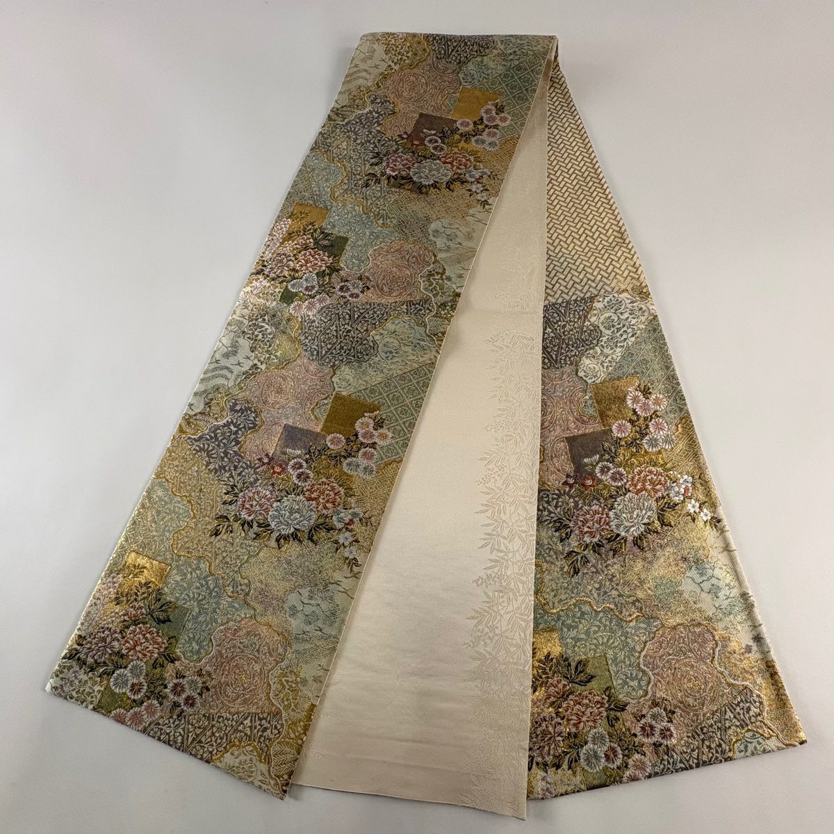 【美品】 袋帶 秀品級 草花紋紋 花唐草紋 金絲 金金箔 金色 六通 純蠶絲