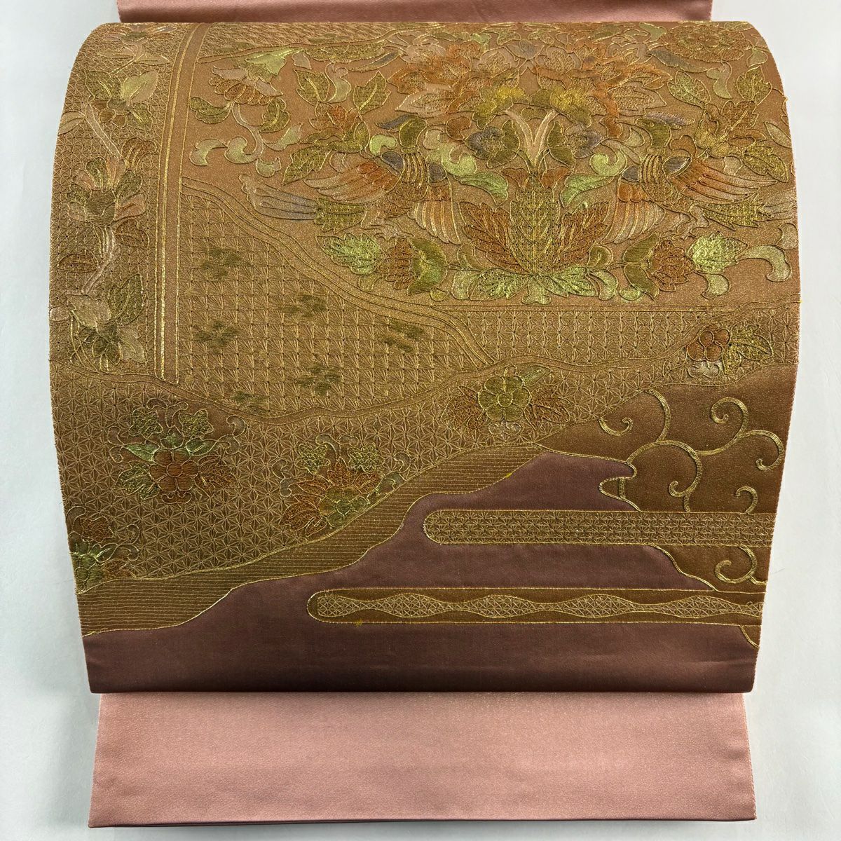 【美品】 袋帶 秀品級 向鳥 草花紋刺繡 金銀彩 粉米色 大鼓圖案 純蠶絲