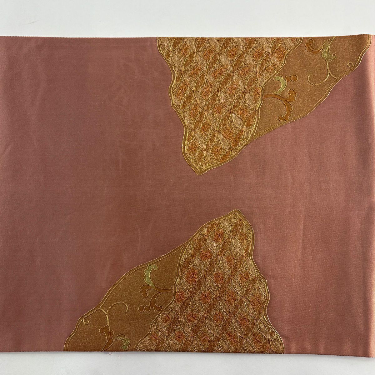 【美品】 袋帶 秀品級 向鳥 草花紋刺繡 金銀彩 粉米色 大鼓圖案 純蠶絲