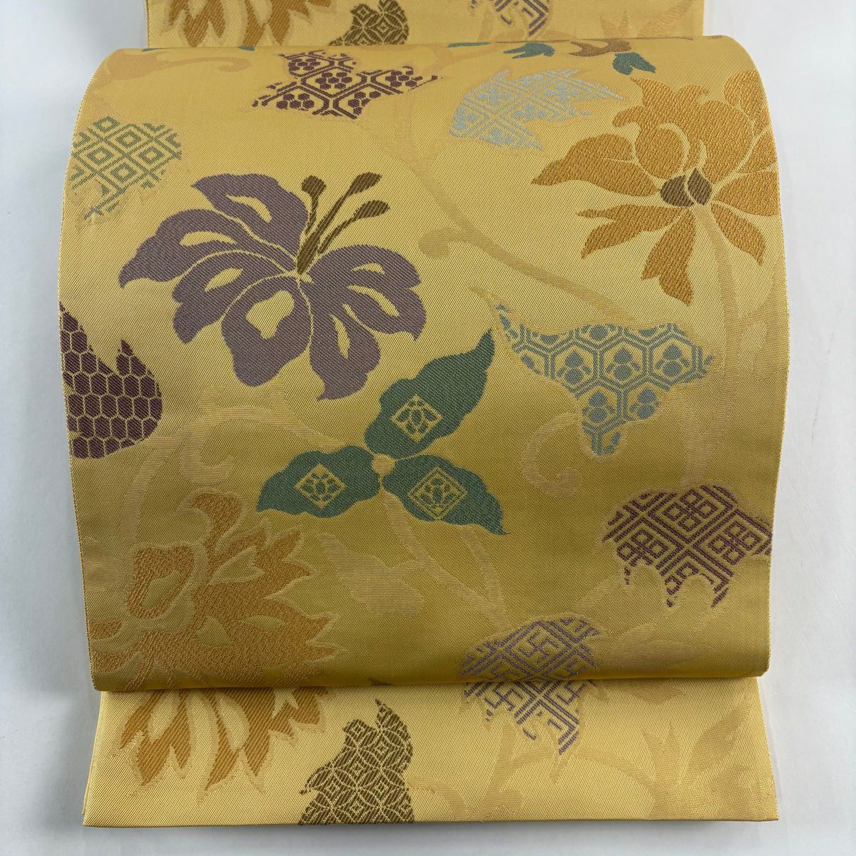 【美品】 袋帶 秀品級 草花紋紋 有職文樣 金金箔 淡黃土色 六通 純蠶絲