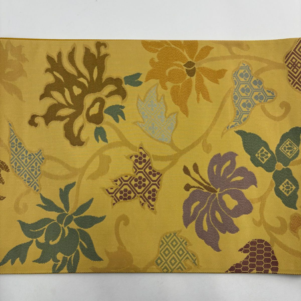 【美品】 袋帶 秀品級 草花紋紋 有職文樣 金金箔 淡黃土色 六通 純蠶絲