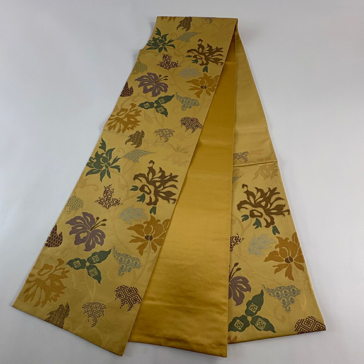 【美品】 袋帶 秀品級 草花紋紋 有職文樣 金金箔 淡黃土色 六通 純蠶絲