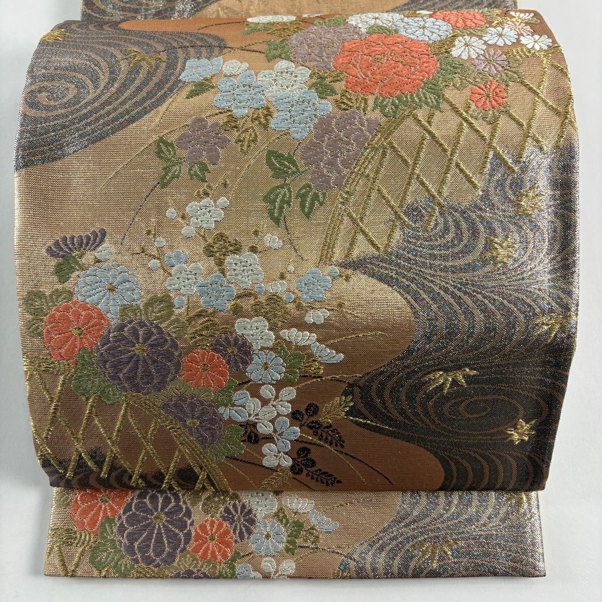 【美品】 袋帶 秀品級 草花紋 流水 唐織 金金箔 金 六通 純蠶絲