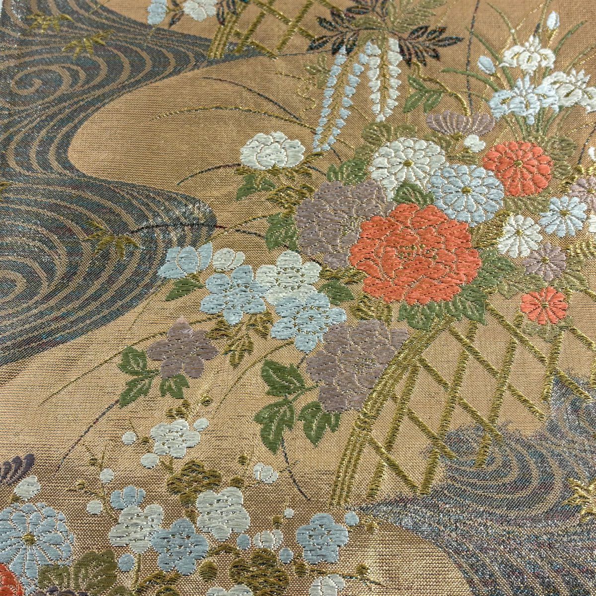 【美品】 袋帶 秀品級 草花紋 流水 唐織 金金箔 金 六通 純蠶絲