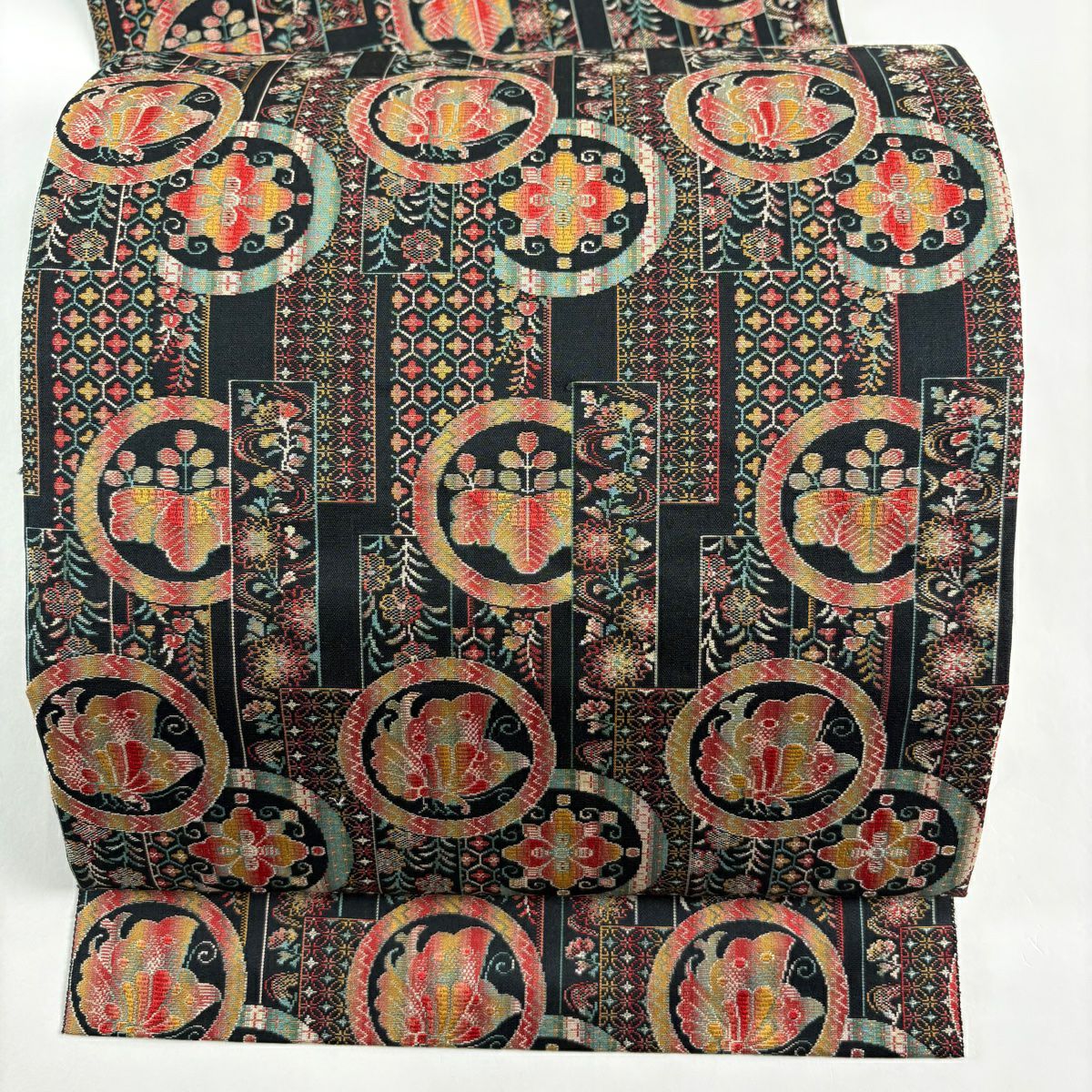 【美品】名古屋帶 秀品級 松樹葉裁縫 八寸名古屋帶 鎌倉文 蝶 金金箔 黑 純蠶絲