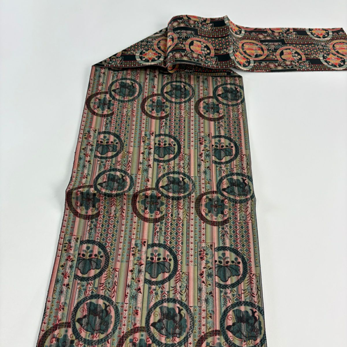 【美品】名古屋帶 秀品級 松樹葉裁縫 八寸名古屋帶 鎌倉文 蝶 金金箔 黑 純蠶絲