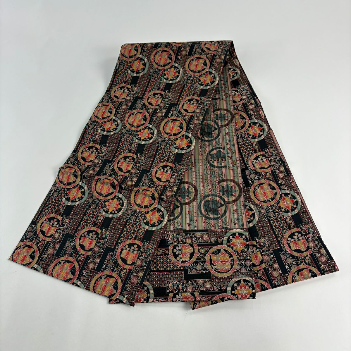 【美品】名古屋帶 秀品級 松樹葉裁縫 八寸名古屋帶 鎌倉文 蝶 金金箔 黑 純蠶絲