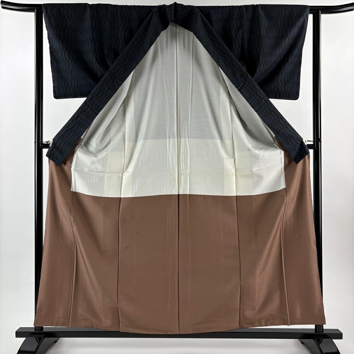 【美品】 大島紬織 身長158.5cm 袖長62cm S 雙層 純泥染 證書あり 幾何學圖案 黑 純蠶絲 優品級