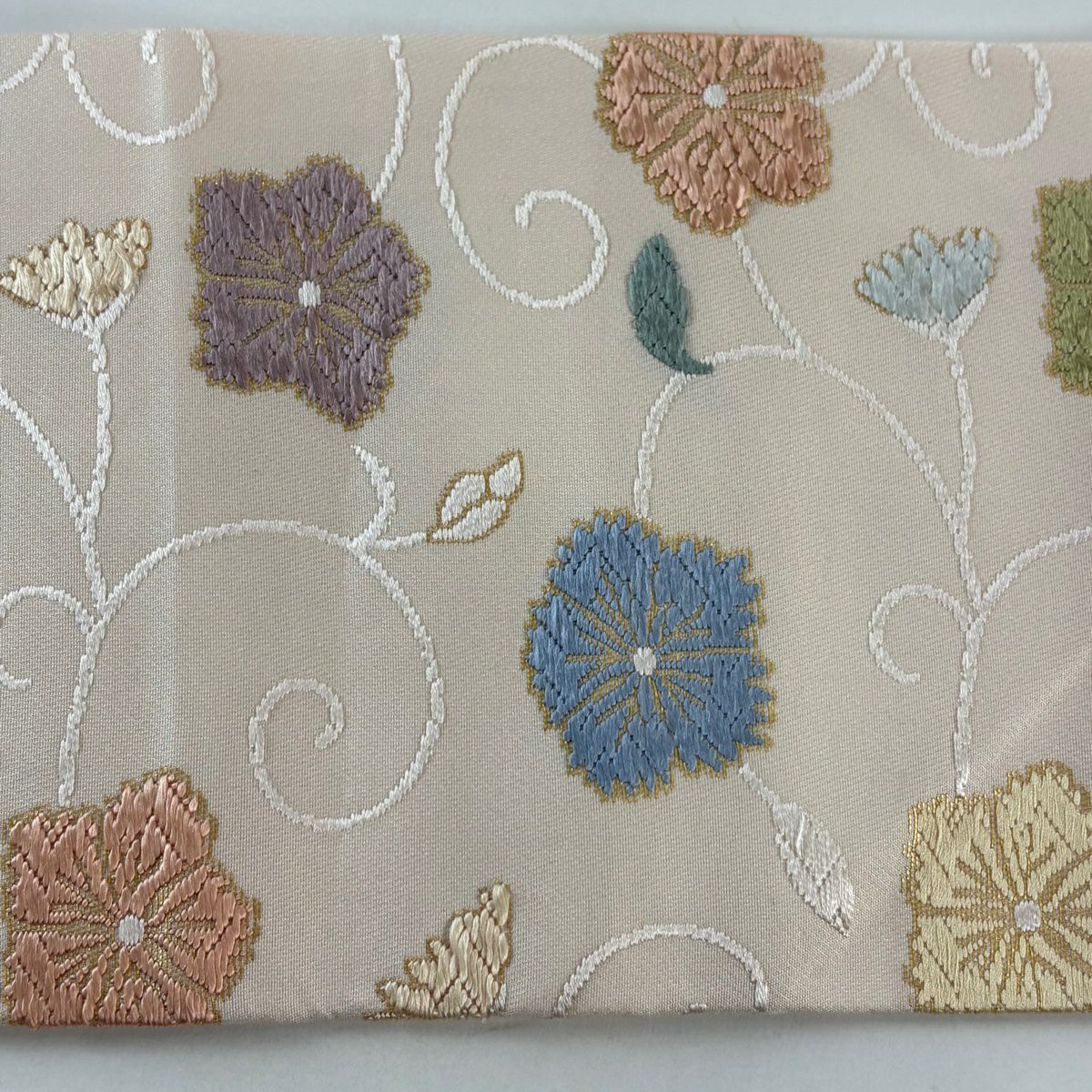 【美品】名古屋帶 名品級 花唐草紋刺繡金金箔 粉米色 純蠶絲