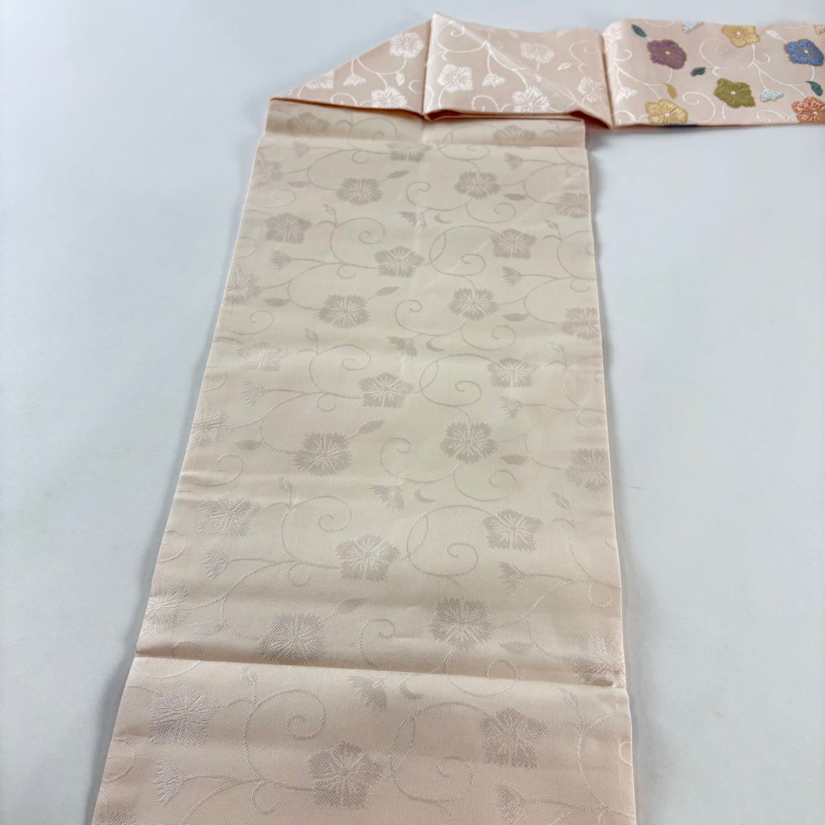 【美品】名古屋帶 名品級 花唐草紋刺繡金金箔 粉米色 純蠶絲