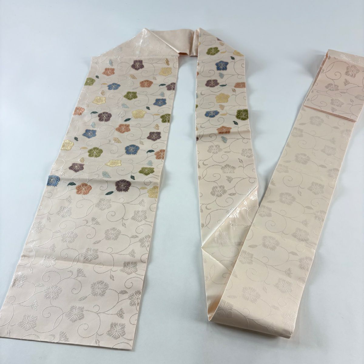 【美品】名古屋帶 名品級 花唐草紋刺繡金金箔 粉米色 純蠶絲