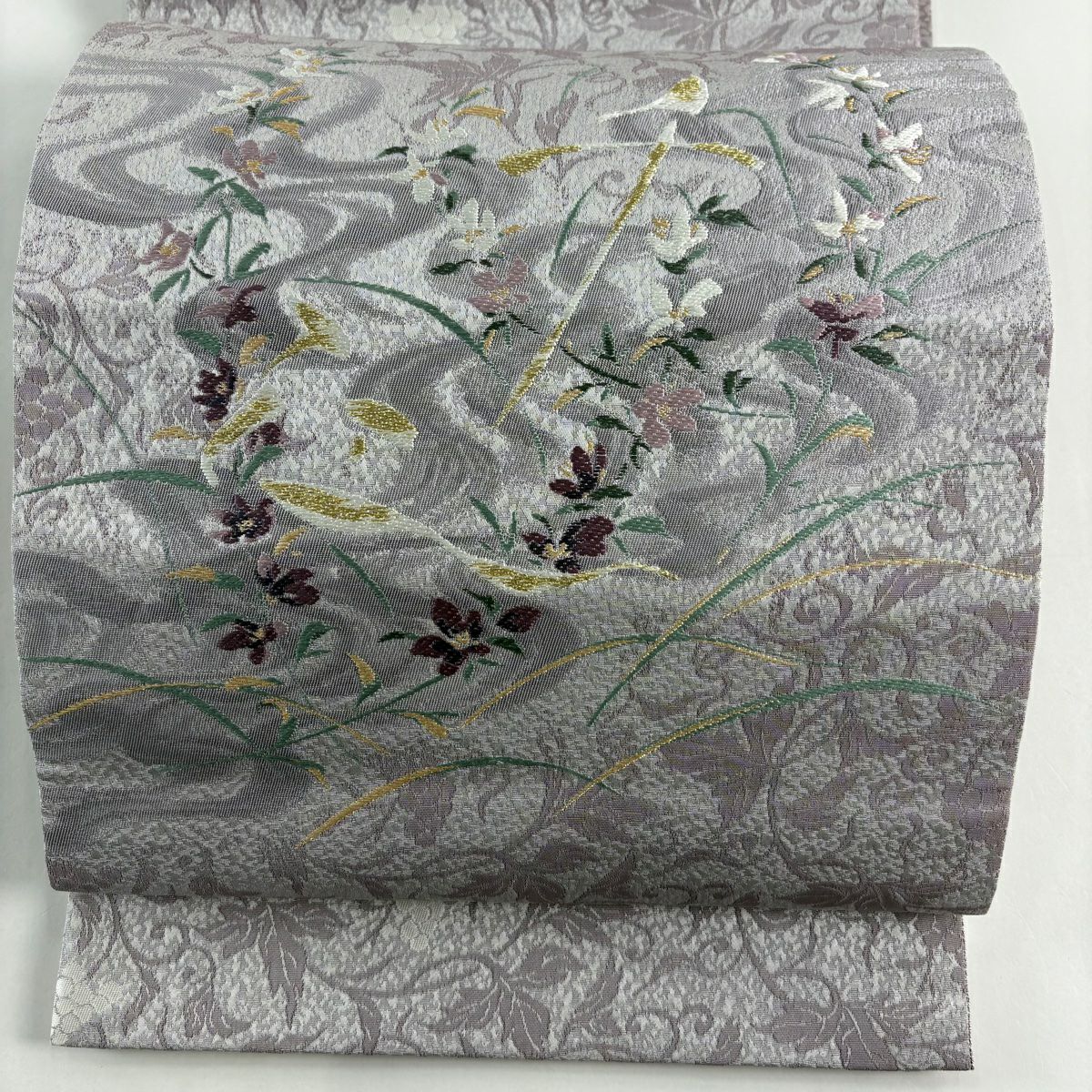 【美品】 袋帶 名品級 葡萄唐草紋 草花紋 金糸 刺繡 灰紫 お太鼓柄 純蠶絲