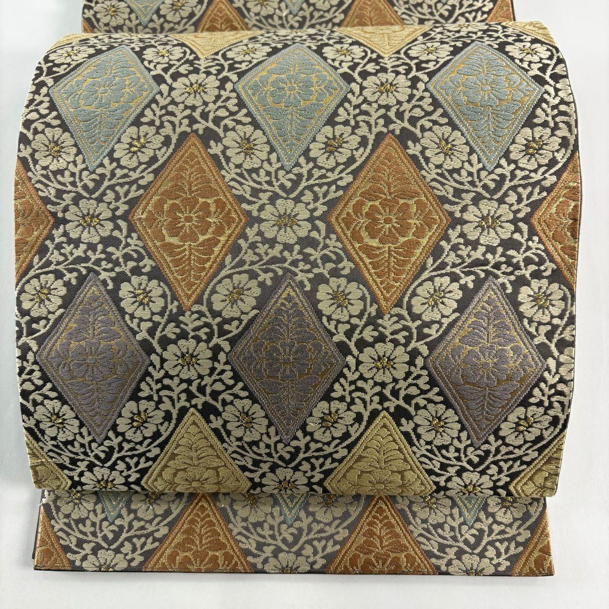 【美品】 袋帶 名品級 牡丹唐草紋菱紋 金絲 刺繡 灰茶 六通 純蠶絲