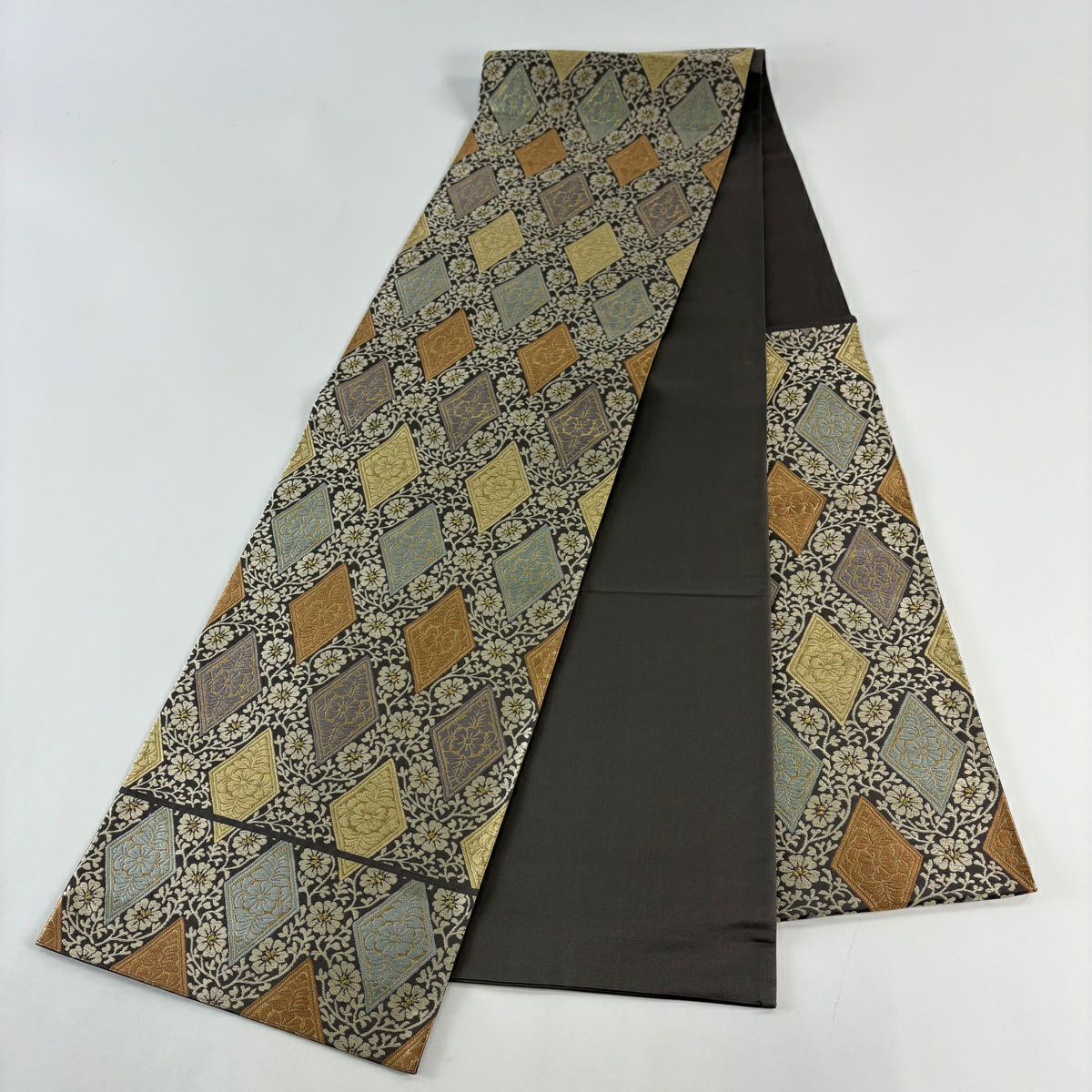 【美品】 袋帶 名品級 牡丹唐草紋菱紋 金絲 刺繡 灰茶 六通 純蠶絲