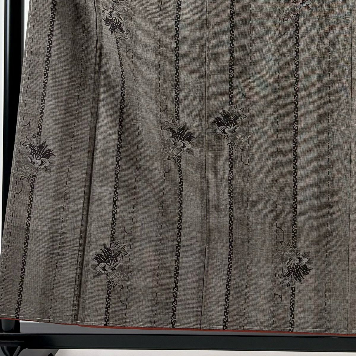 【美品】 大島紬織 身長158.5cm 袖長63.5cm S 雙層 純泥染 證書附帶 草花紋紋 條紋 灰茶 純蠶絲 名品級