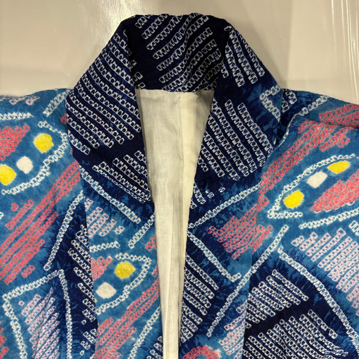 【美品】 浴衣 身長158.5cm 袖長63cm S 絞染浴衣 蝶 流水 深藍 純蠶絲 名品級