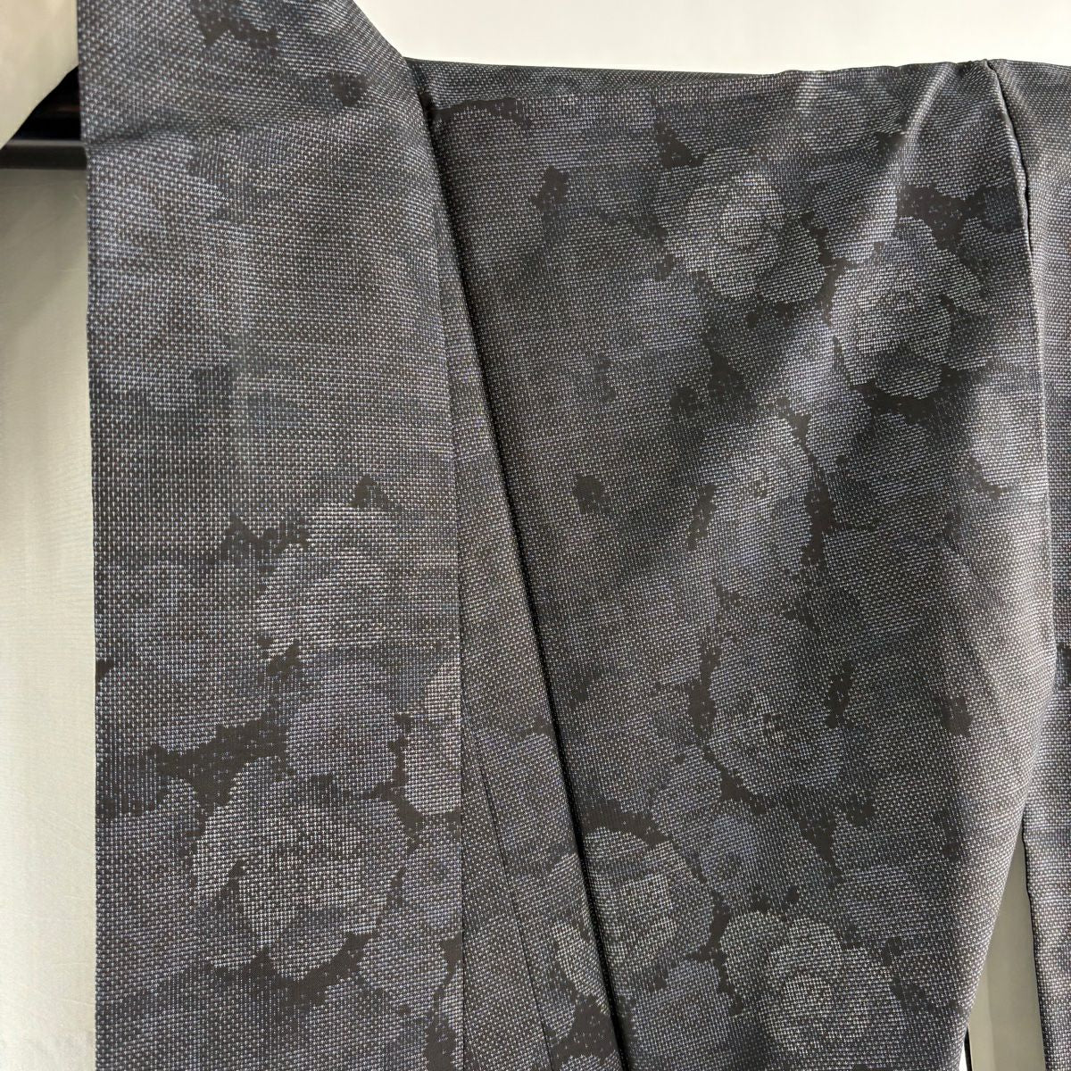 【美品】 大島紬織 身長155.5cm 袖長63.5cm S 雙層 都喜ヱ門 純泥染 證書附 花紋 墨色 純蠶絲 逸品級
