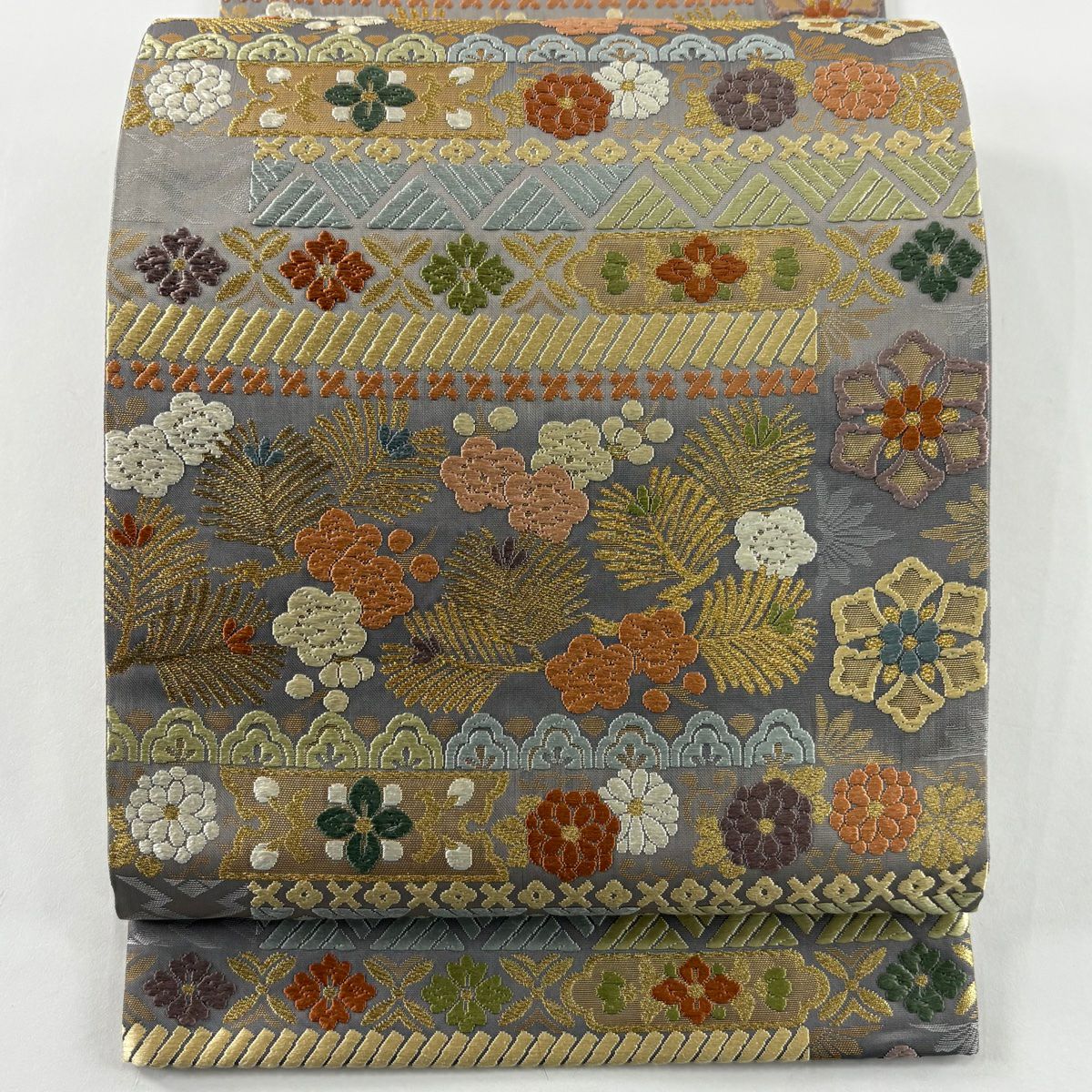 【美品】 袋帶 逸品級 落款あり 証紙あり 藤原織物 松樹梅花 菊花唐草紋 金糸 金金箔 灰色 六通 純蠶絲