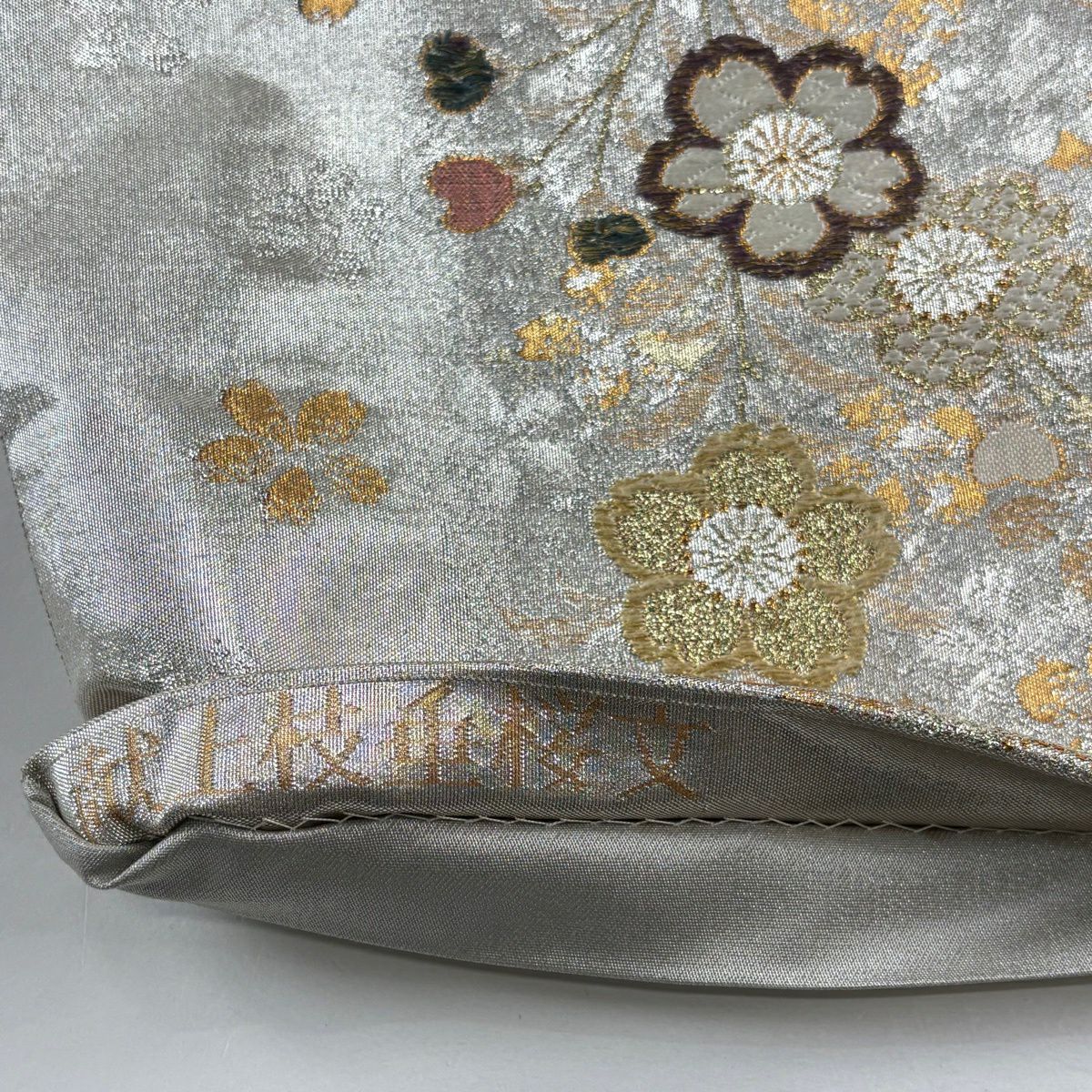 【美品】 袋帶 秀品級 献上枝垂櫻紋 金金箔 唐織 銀色 六通 純蠶絲