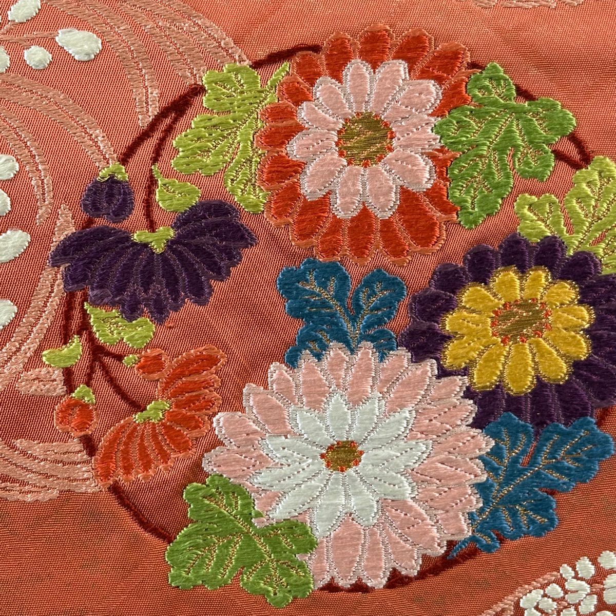 【美品】 袋帶 秀品級 花丸紋 菊花 金金箔 刺繡 朱 紅色 お太鼓圖案 純蠶絲