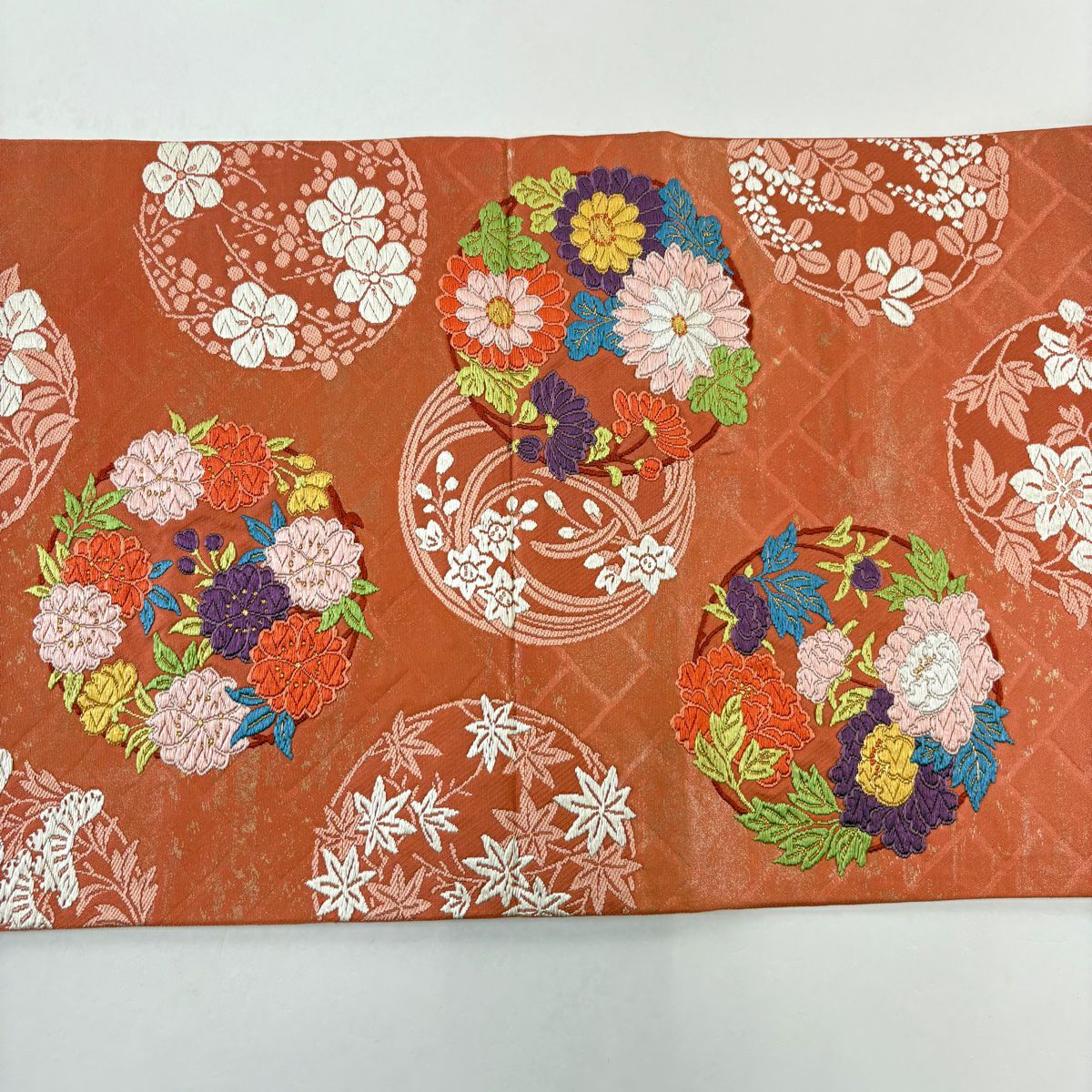 【美品】 袋帶 秀品級 花丸紋 菊花 金金箔 刺繡 朱 紅色 お太鼓圖案 純蠶絲