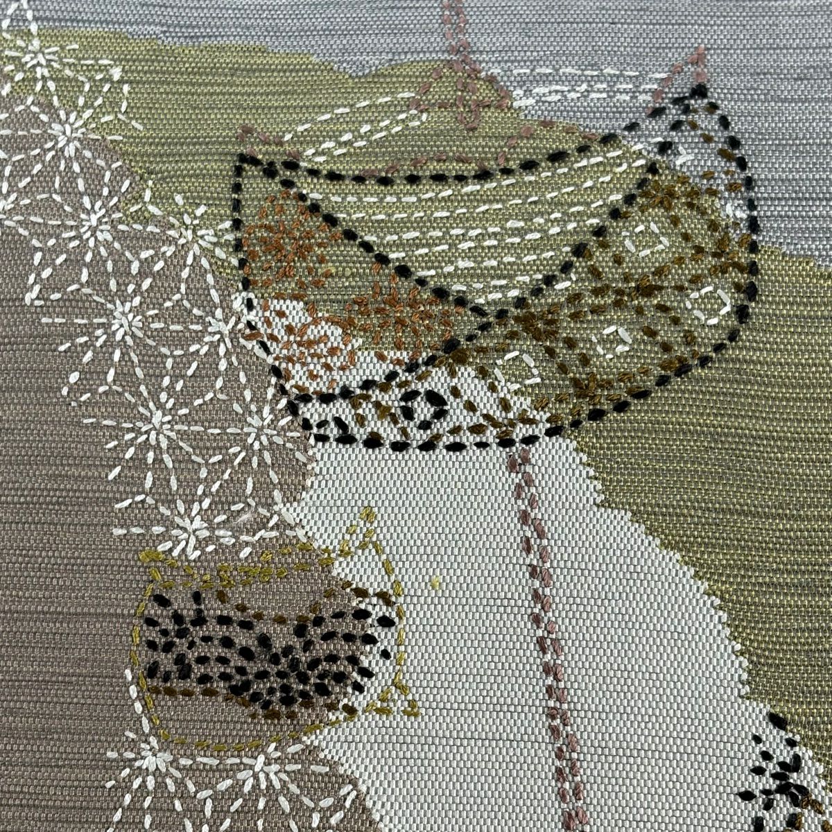 【美品】 袋帶 秀品級 雪輪 糸卷 刺繡 灰色 大鼓圖案 純蠶絲