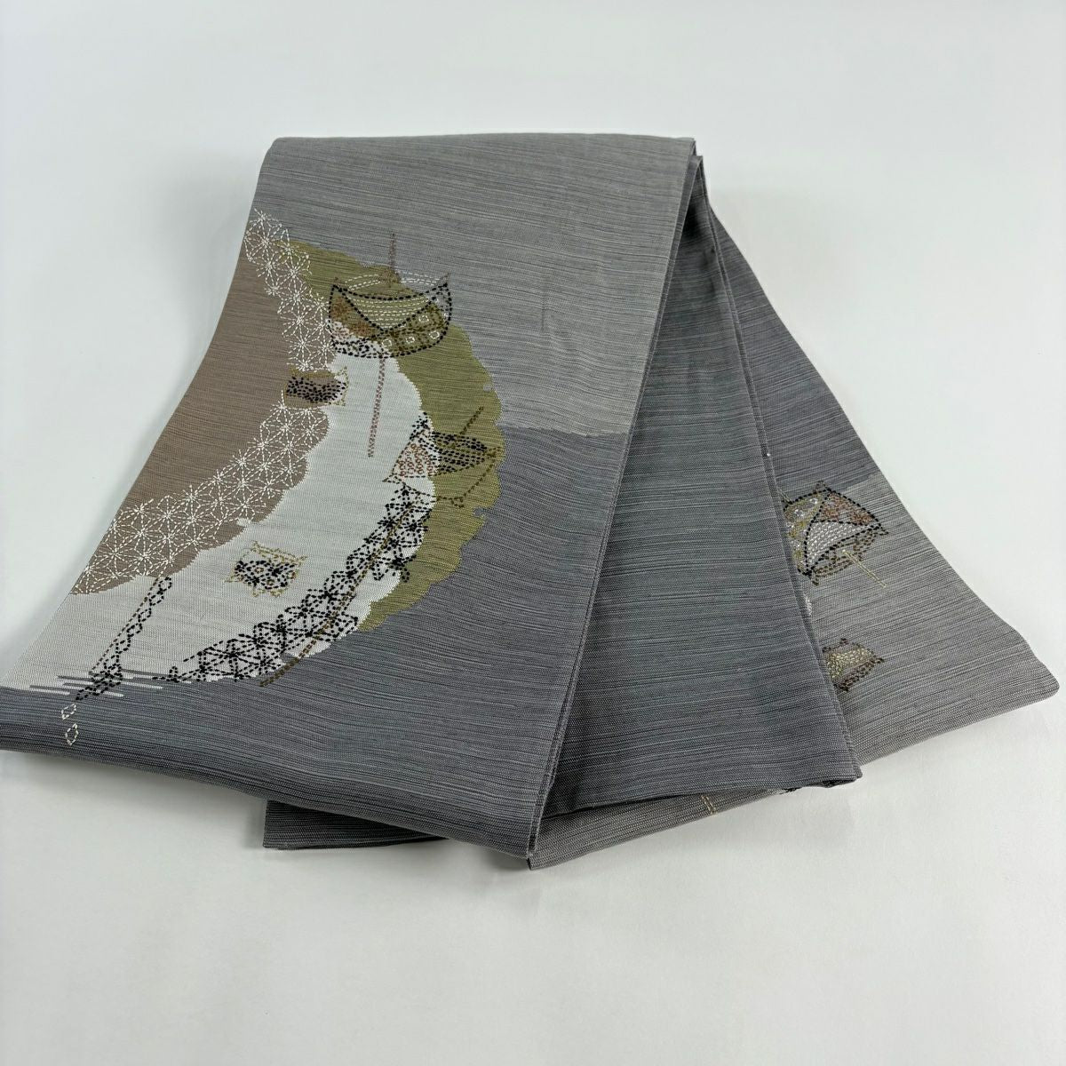 【美品】 袋帶 秀品級 雪輪 糸卷 刺繡 灰色 大鼓圖案 純蠶絲