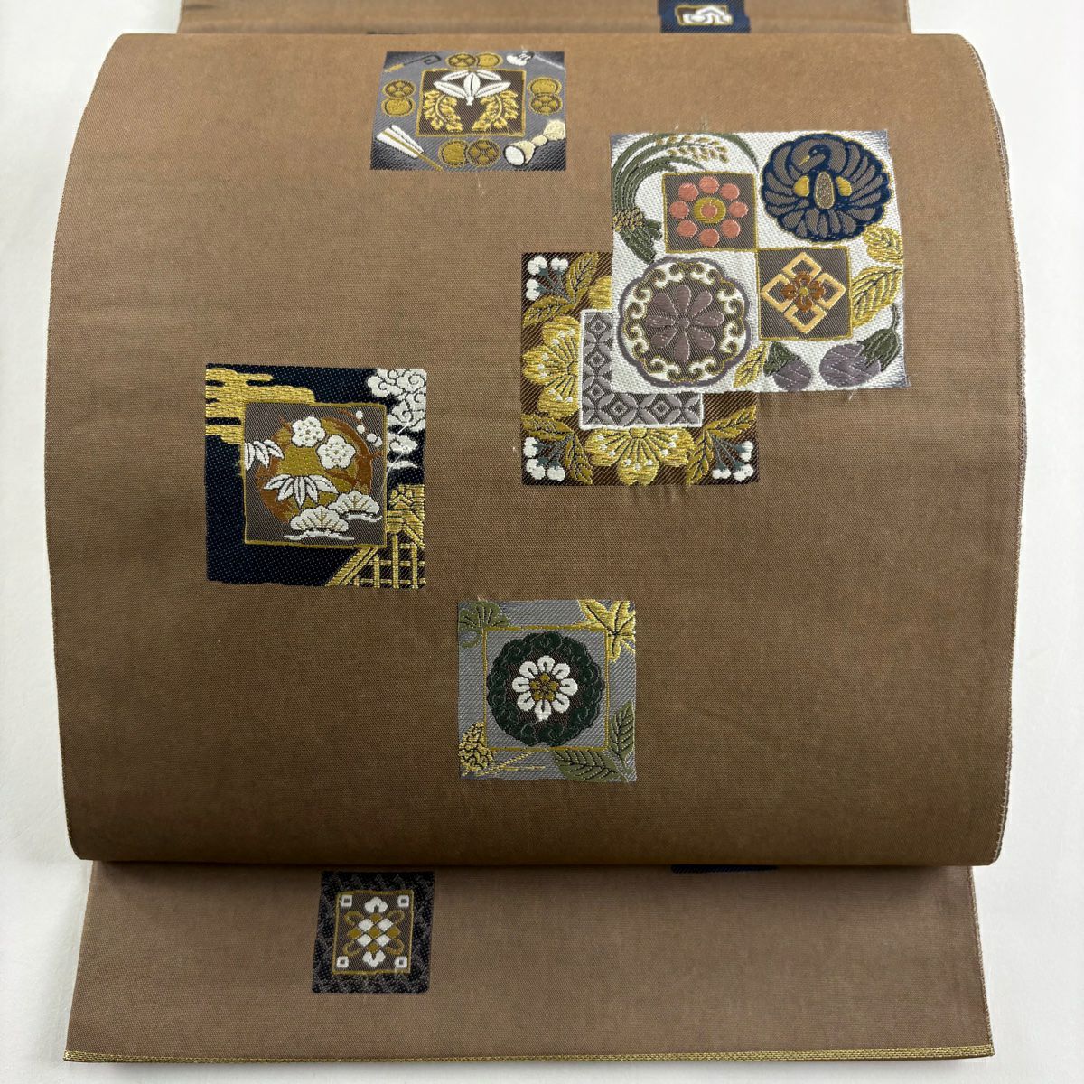 【美品】 袋帶 秀品級 花鳥 松樹竹子梅花 金糸 刺繡 茶 お太鼓圖案 純蠶絲