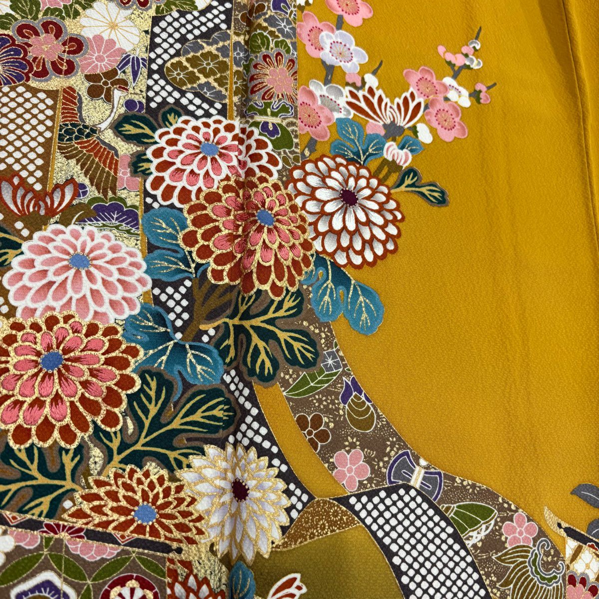 振袖禮服 身長160.5cm 袖長65.5cm M 雙層 菊花 几帳 刺繡 金彩裝飾 山吹 純蠶絲 名品級