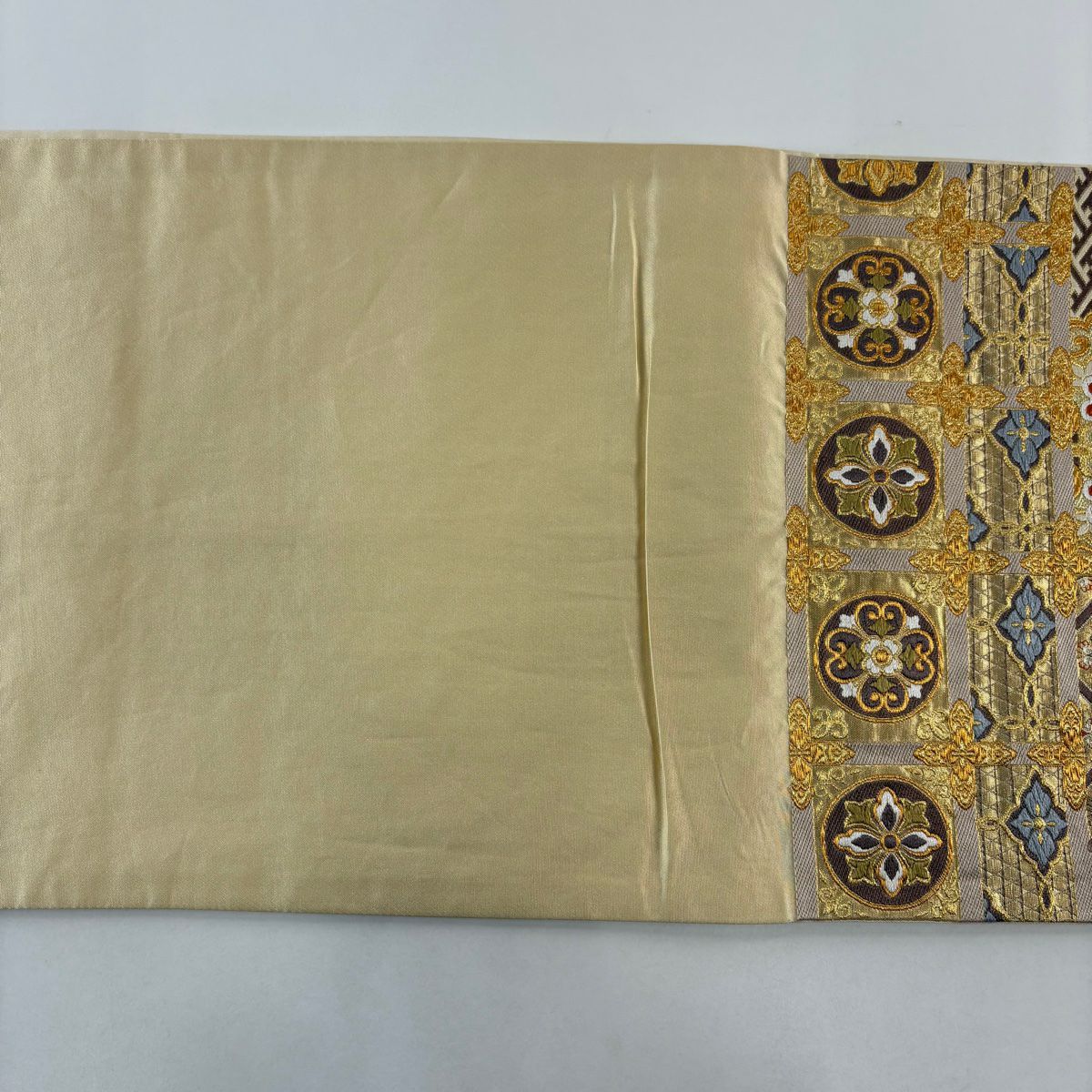【美品】 袋帶 秀品級 華紋 花菱 刺繡 金線 米色 六通 純蠶絲