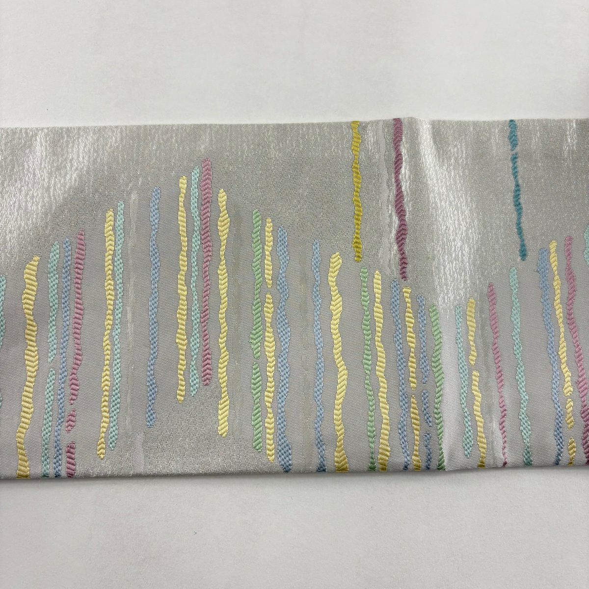 【美品】 名古屋帶 名品級 幾何學 細條 金金箔 灰色 純蠶絲