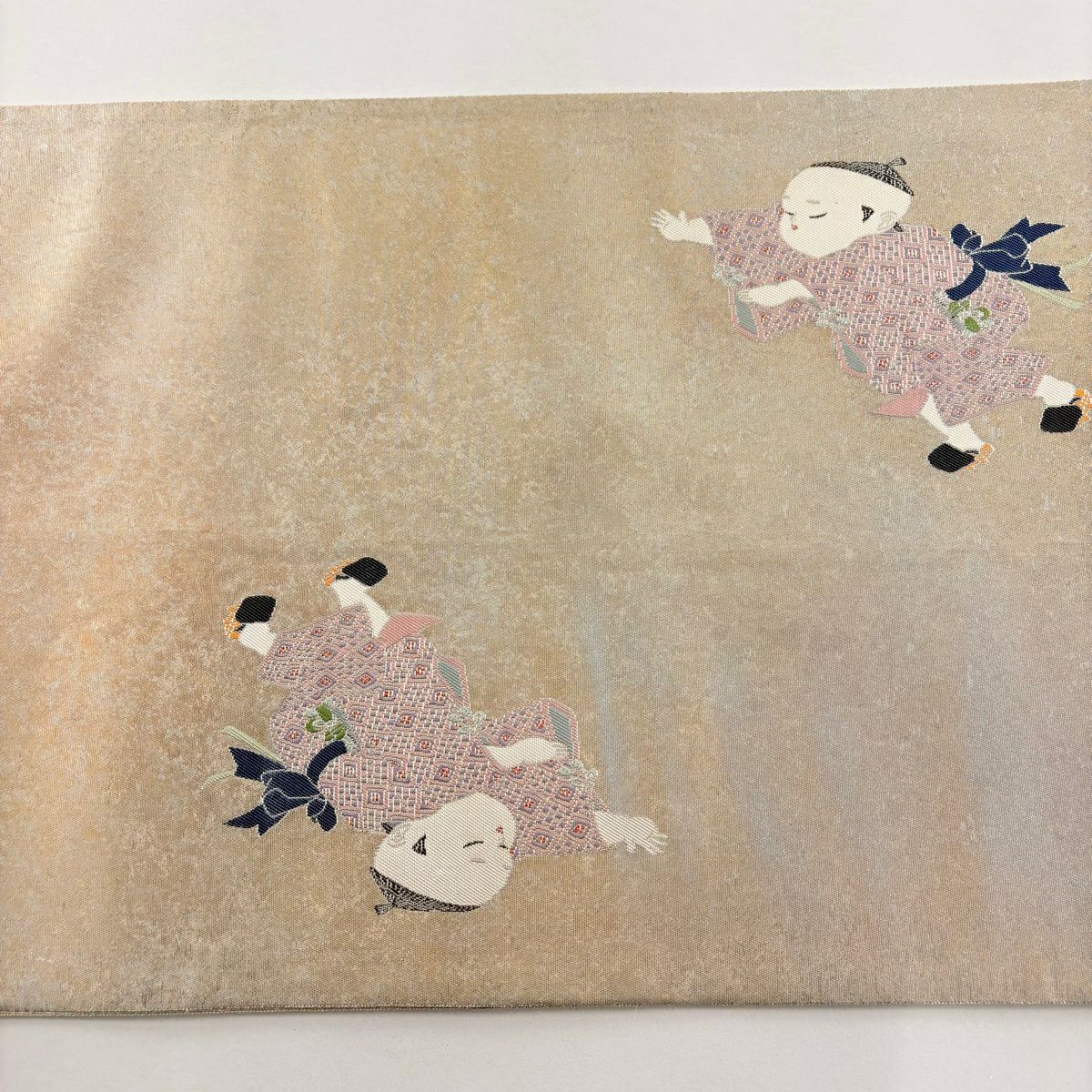 【美品】 袋帶 逸品級 由水十久監修 落款あり 插頭參らん 關西裁縫 童 金金箔 米色 大鼓圖案 純蠶絲