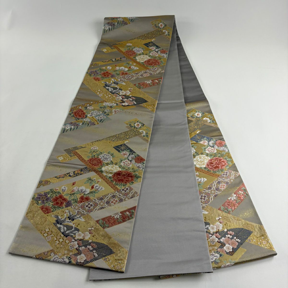 【美品】 袋帶 秀品級 花彩橫短冊文 仙鶴 刺繡 金線 灰色 六通 純蠶絲