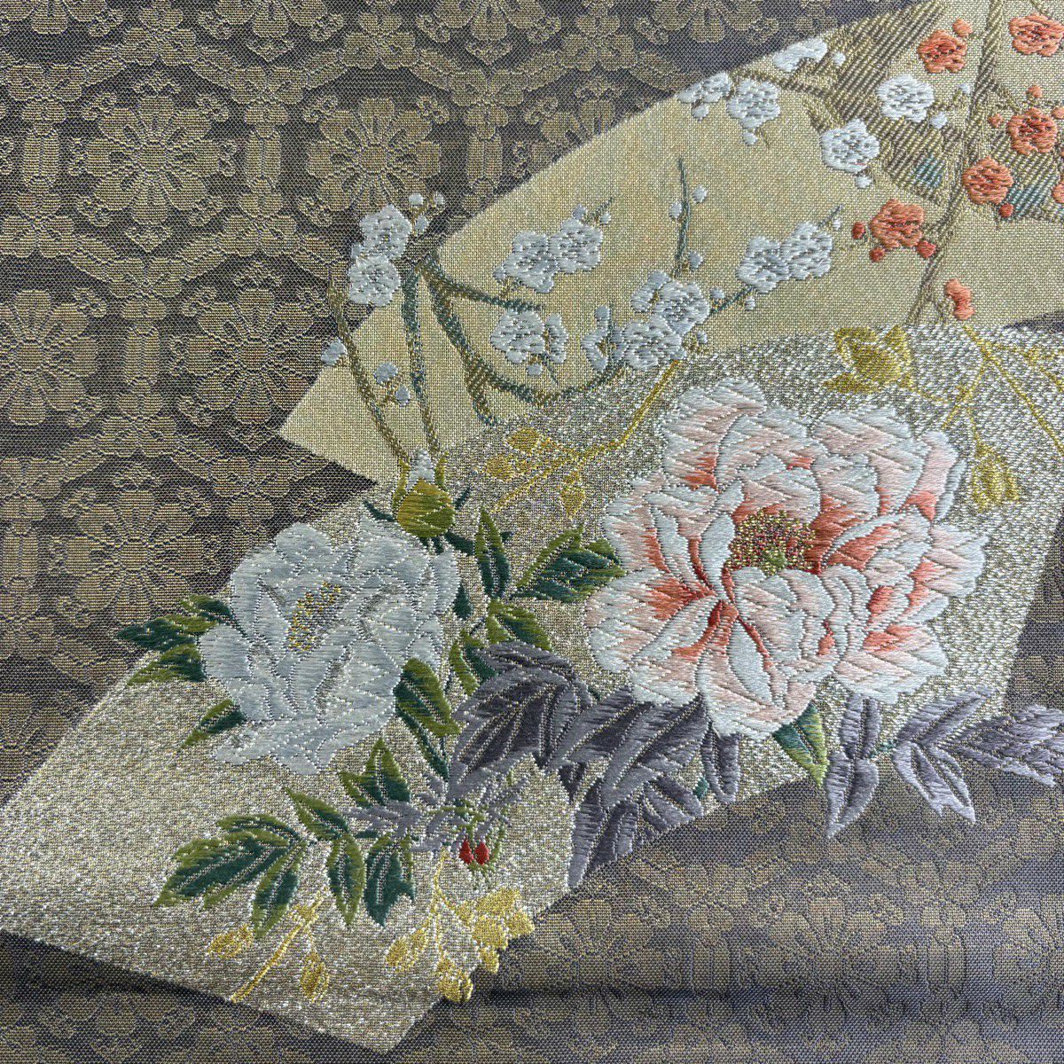 【美品】 名古屋帶 秀品級 落款有 扇子面 草花紋紋 金絲刺繡 灰紫 純蠶絲