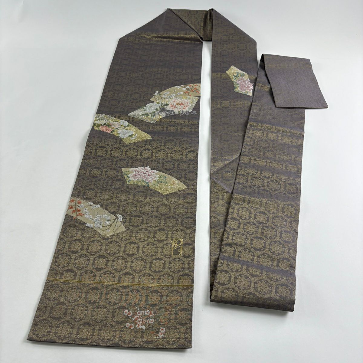 【美品】 名古屋帶 秀品級 落款有 扇子面 草花紋紋 金絲刺繡 灰紫 純蠶絲