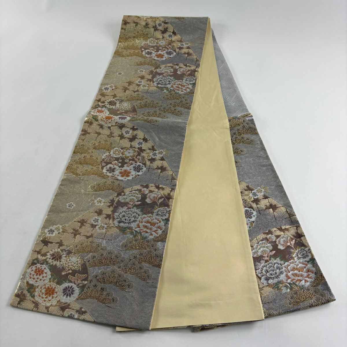 【美品】 袋帶 秀品級 花丸紋 笠松樹 金絲 金金箔 銀 六通 純蠶絲