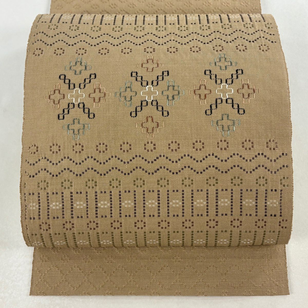 【美品】名古屋帶 逸品級 松樹葉仕立 八寸名古屋帶 幾何學圖案 薄茶 純蠶絲
