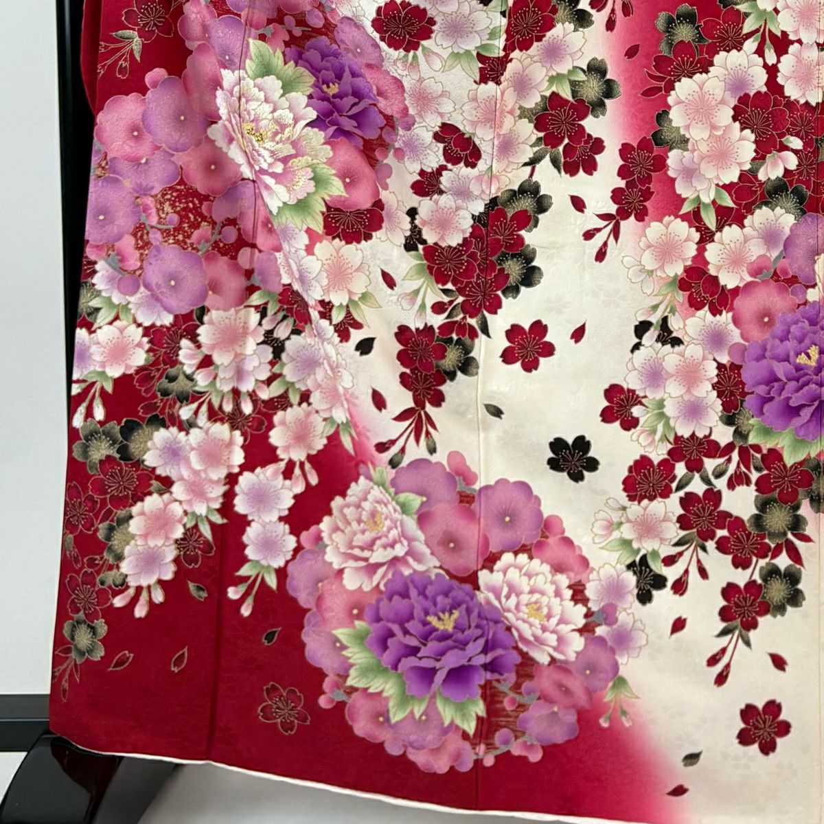 振袖禮服 身長165cm 袖長65cm M 雙層 櫻花 牡丹 金彩裝飾 刺繡 紅 純蠶絲 名品級