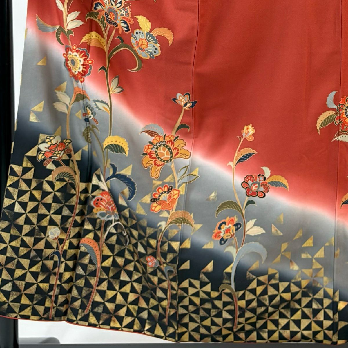 訪問服 身長156cm 袖長66.5cm M 雙層 コシノヒロコ 落款 草花紋紋 幾何學 金彩裝飾 漸層 紅 純蠶絲 名品級