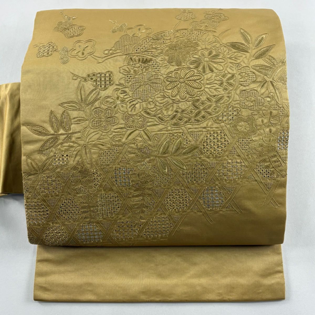 【美品】名古屋帶 秀品級 雪輪 草花紋刺繡 黃土 純蠶絲