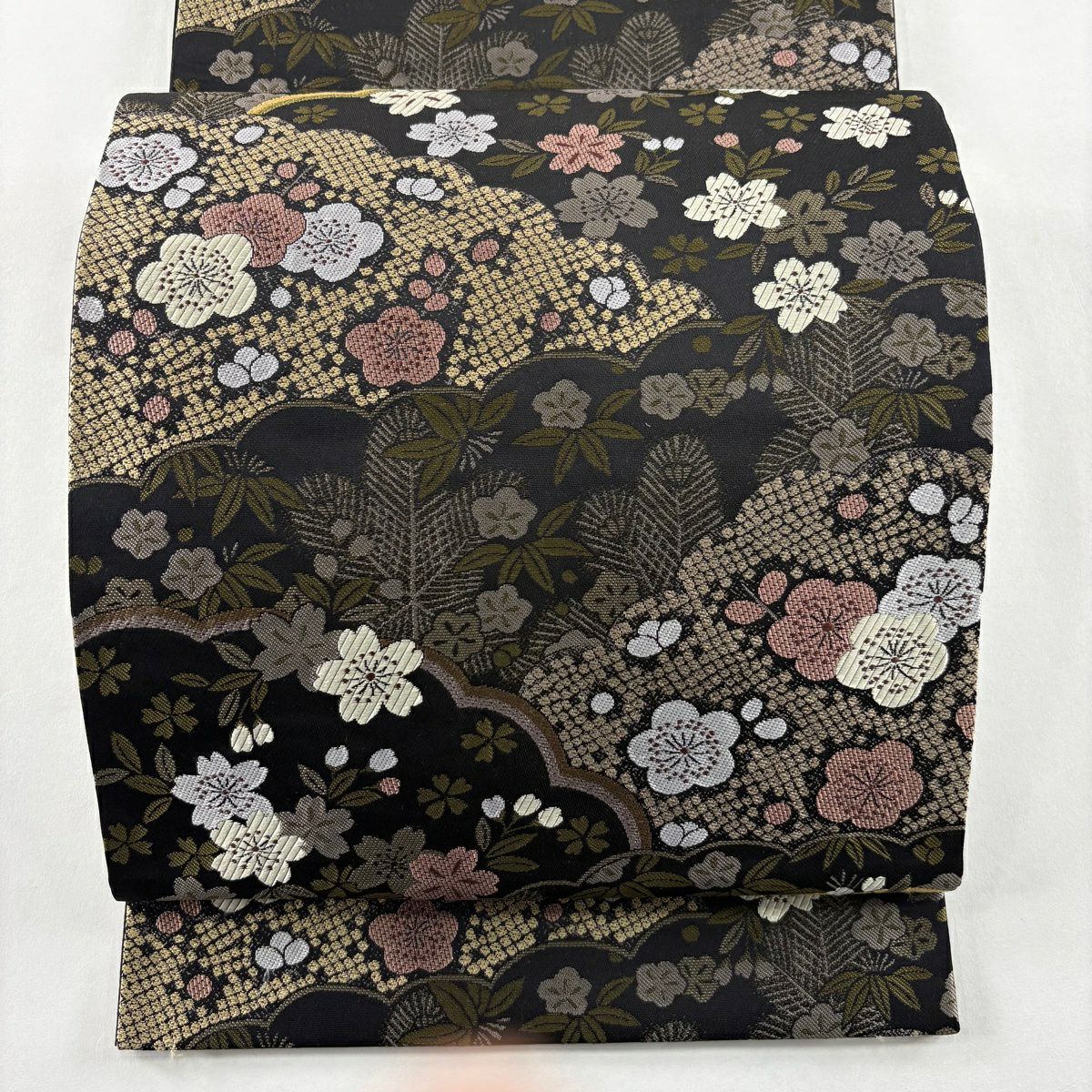 【美品】 袋帶 名品級 附有落款 こむさでもーど 松樹竹子梅花 櫻花 黑 六通 純蠶絲