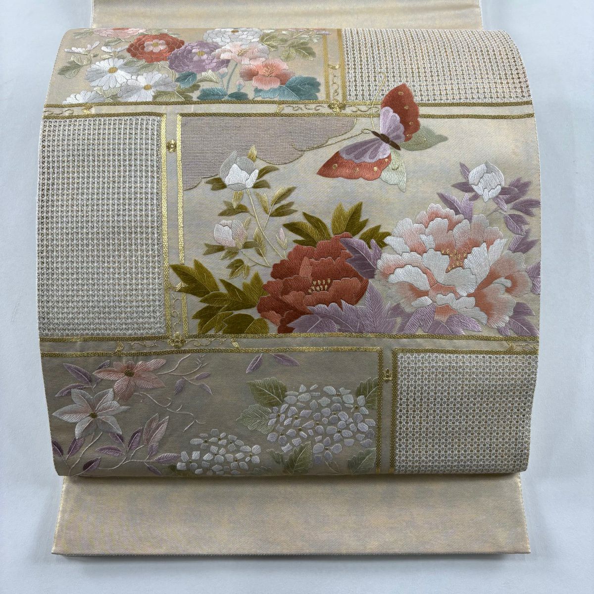 【美品】 袋帶 名品級 蝶 草花紋 金糸 刺繡 米色 お太鼓圖案 純蠶絲