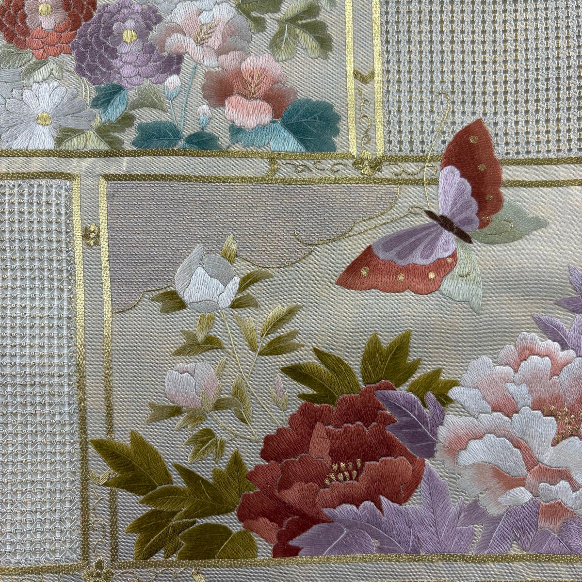 【美品】 袋帶 名品級 蝶 草花紋 金糸 刺繡 米色 お太鼓圖案 純蠶絲