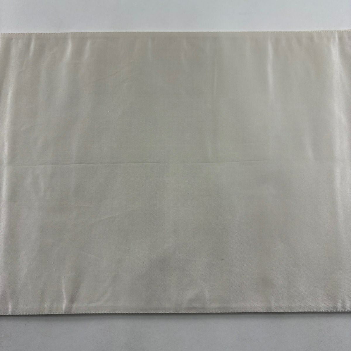 【美品】 袋帶 名品級 蝶 草花紋 金糸 刺繡 米色 お太鼓圖案 純蠶絲